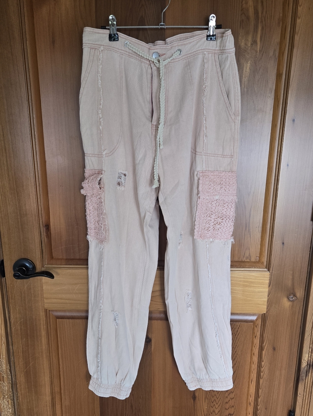 POL, NWOT, Light Blush Cargo Joggers with Crochet Patch Detail, Sz. L
